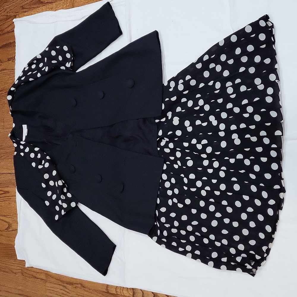 B/w polka dot skirt suit size 4